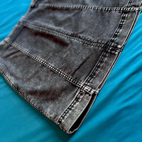 Free People Jean Skirt Size 4. Grey distressed denim. Stretchy and comfortable! - Picture 3 of 16